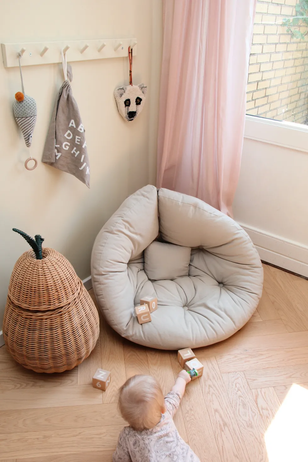 Pouf fauteuil en coton beige 75x80x60cm Mini Nido - Karup Design