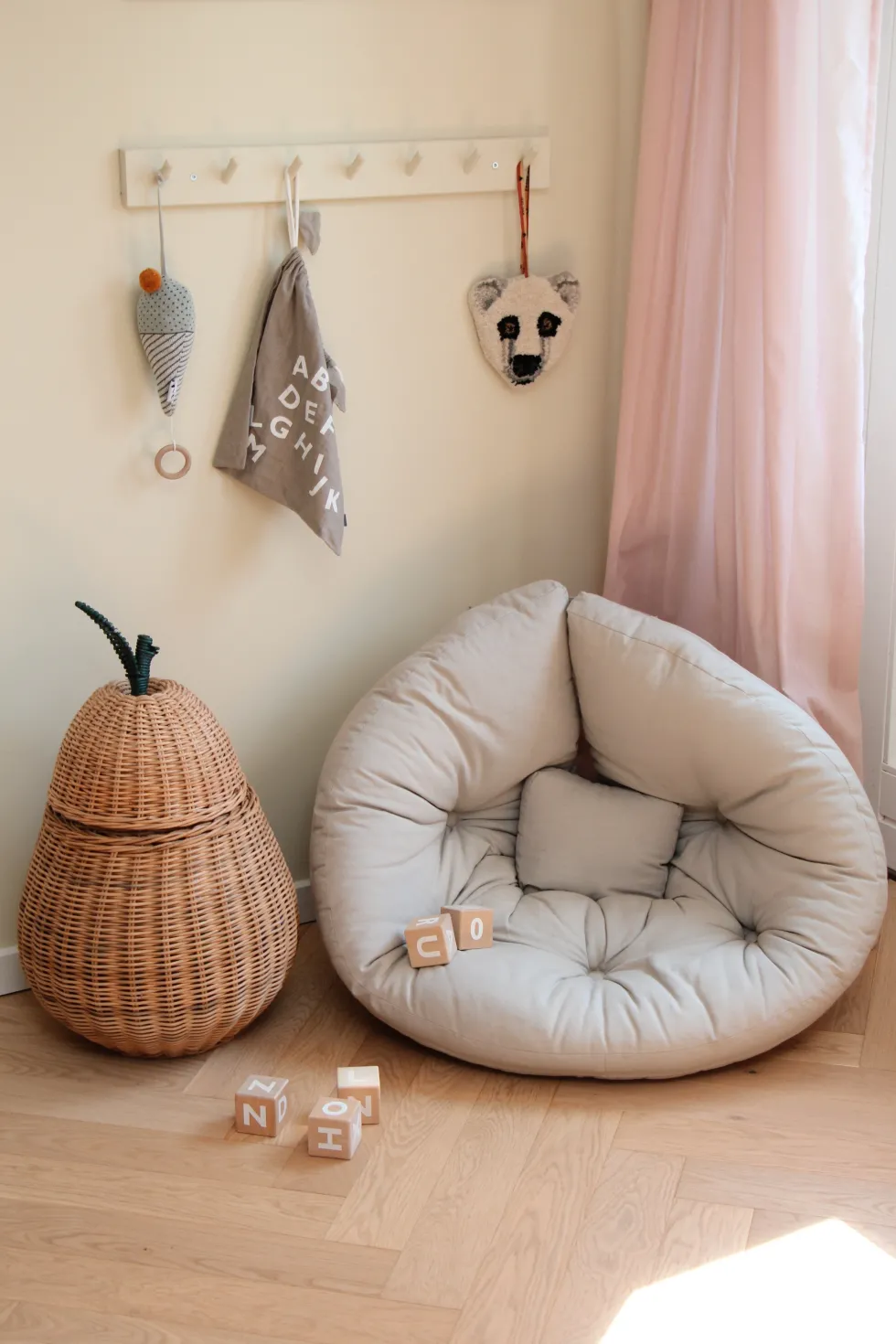 Pouf fauteuil en coton beige 75x80x60cm Mini Nido - Karup Design