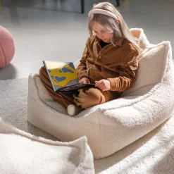 Pouf fauteuil en sherpa bouclé crème 80x70cm Beanbags - Wigiwama