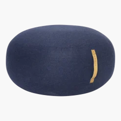 Pouf galet en laine bleu avec poignée en cuir - Hübsch