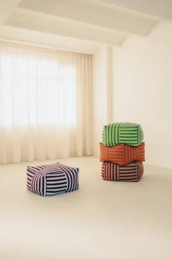 Pouf ottoman carré en coton rayures rouge et vert 55 x 55 x 35cm Otto - Nobodinoz