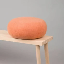 Pouf rond en laine saumon M Lea - myfelt