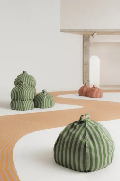 Pouf rond pour enfant en coton bio à rayures vert et bleu 70x70x30cm Vibes - Nobodinoz