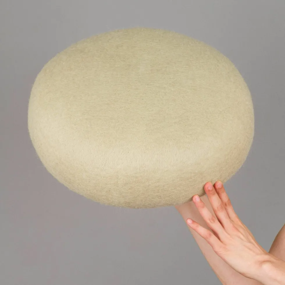 2 Poufs en laine vert-beige et saumon Lutz et Lea - myfelt