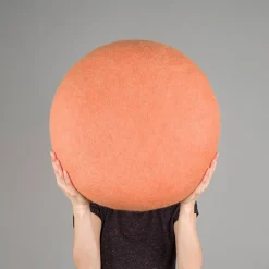 2 Poufs en laine vert-beige et saumon Lutz et Lea - myfelt
