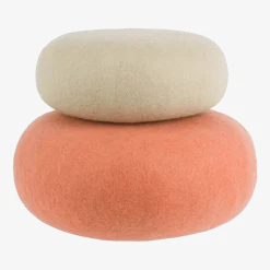 2 Poufs en laine vert-beige et saumon Lutz et Lea - myfelt