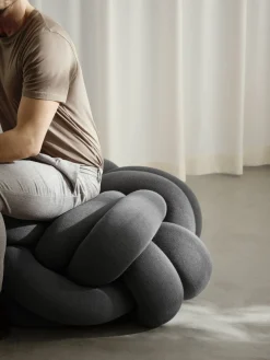 Pouf XL en acrylique et laine gris Knot - Design House Stockholm