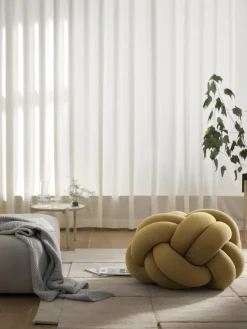 Pouf XL en acrylique et laine jaune Knot - Design House Stockholm