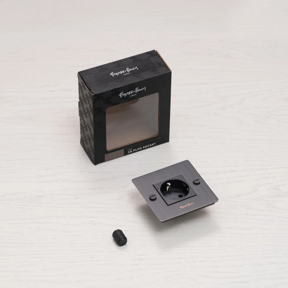 Prise 1G bronze fumé Socket - Buster+Punch