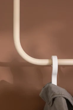 Rail à vêtements rond en acier beige cashew 80x60cm Enio - Metallbude
