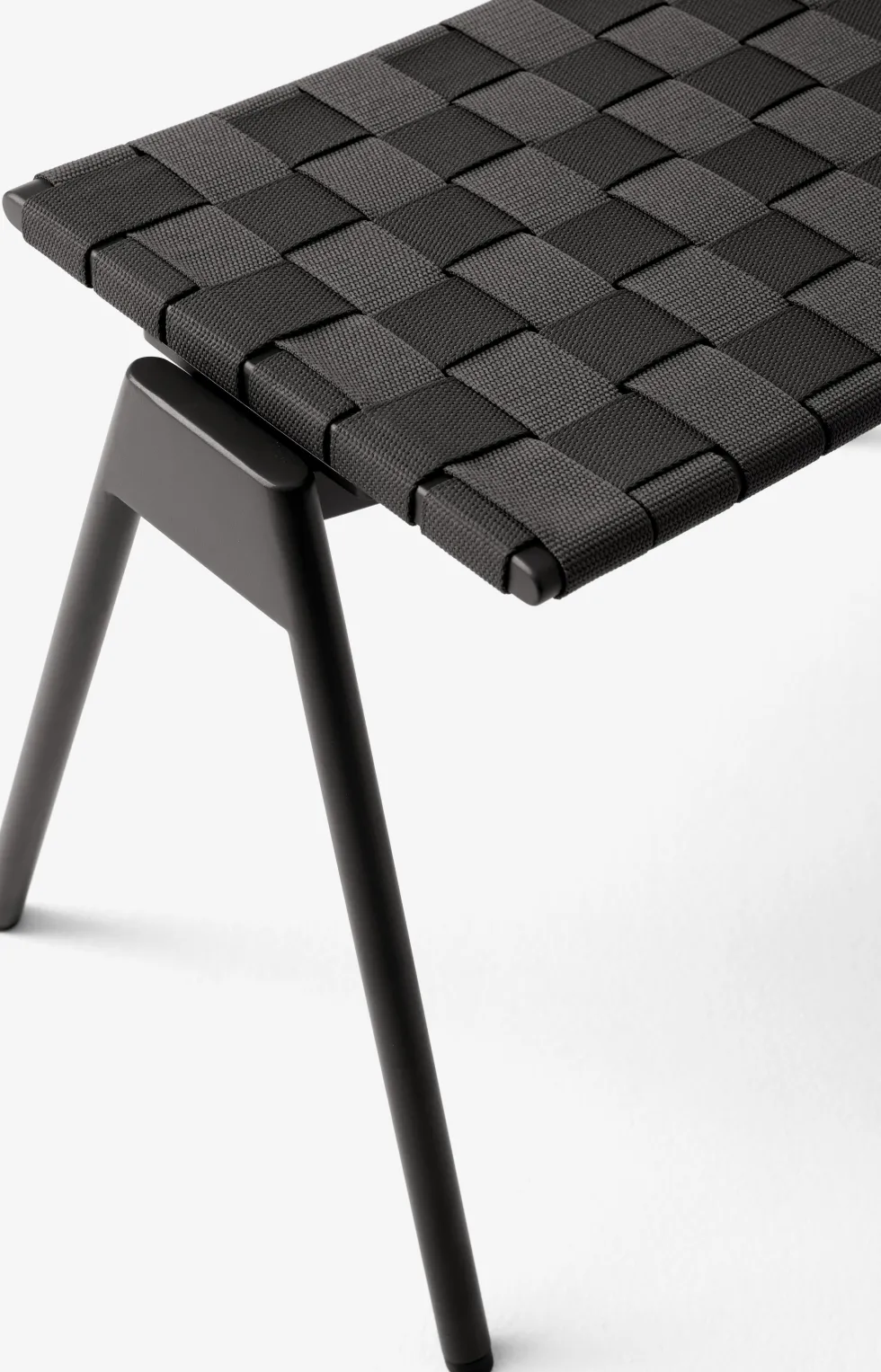 Repose-pieds de jardin en acier et sangles en polyester noir Ville AV46 - &tradition