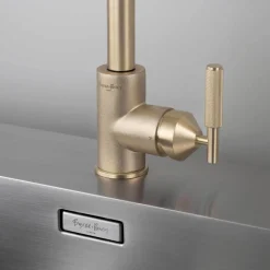 Robinet mitigeur de cuisine avec douchette en métal massif brut laiton 37,2 x 25,3 cm - Buster+Punch
