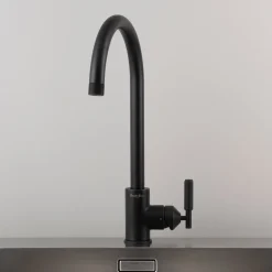 Robinet mitigeur de cuisine en métal massif brut noir 37,2 x 25,3 cm - Buster+Punch