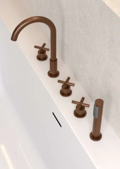 Robinet mélangeur bain-douche 5 trous sur plage en laiton or rose brossé Corbeau - Kroos