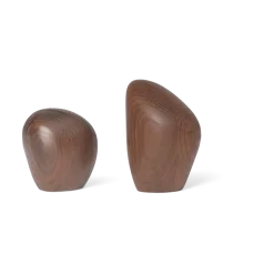 Salière et poivrier en frêne marron foncé Cairn - Ferm Living