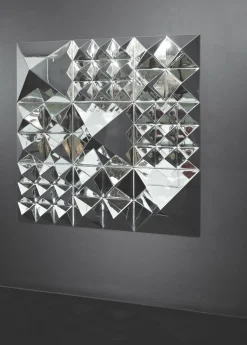 Sculpture miroir murale en acrylique transparent 9 Pyramid - Verpan