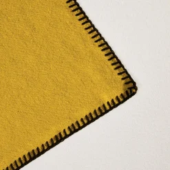 Serviette De Table Nino Jaune Ocre Et Feston Noir - Madura