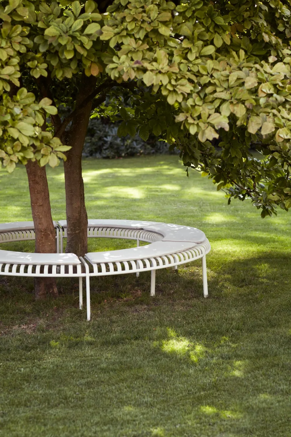 Set de 2 bancs de jardin à 6 pieds en métal vert crème Palissade - HAY