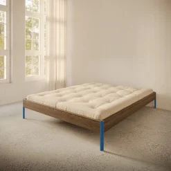 Sommier en acier vivid blue et pin carob brown 160x200cm Core - Karup Design