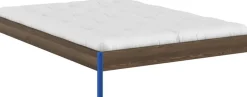 Sommier en acier vivid blue et pin carob brown 140x200cm Core - Karup Design