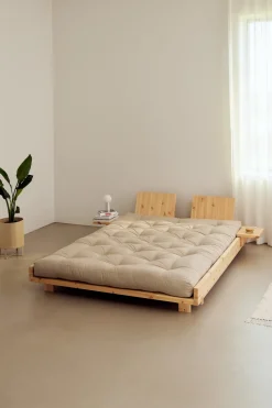 Sommier en bois laqué 140x200cm avec deux dossiers et tables d'appoints Social bed - Karup Design