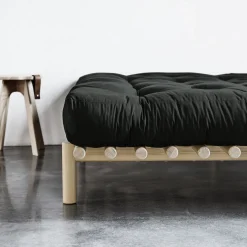 Sommier en bois naturel et matelas Double Latex noir 180x200 Pace - Karup Design