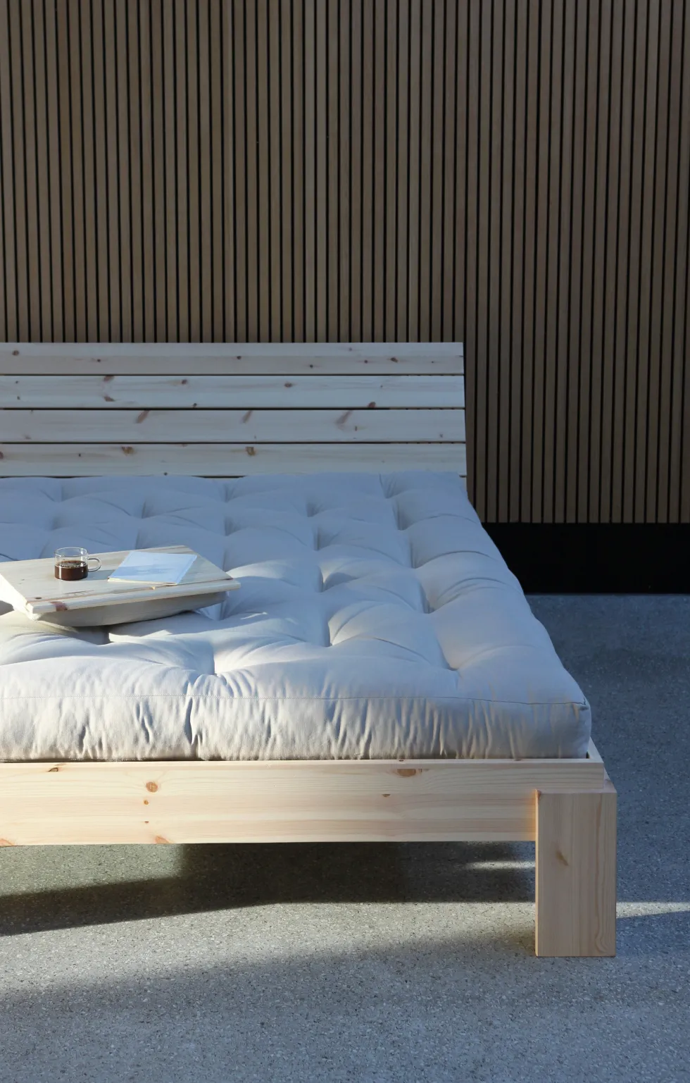 Sommier et tête de lit avec rangement en pin naturel 160x200cm Layers - Karup Design