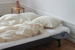 Sommier extensible en acier noir avec lattes 180cm et tables de chevet - Moebe
