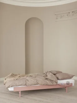 Sommier extensible en acier rose avec lattes 180cm et table de chevet - Moebe