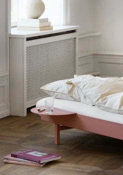 Sommier extensible en acier rose avec lattes 180cm et table de chevet - Moebe
