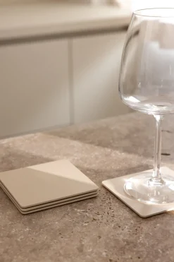 4 sous verres carrés en acier beige cashew 10x2cm Kiva - Metallbude