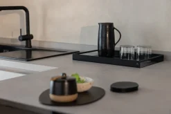 4 sous verres organiques en acier noir 10x2cm Kiva - Metallbude