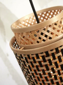 Suspension avec 2 abat-jours en bambou noir et naturel 25x35 cm Bhoutan - Good & Mojo