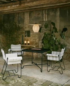 Suspension de jardin blanc crème et base en métal noir 22 cm Satellite - Gubi