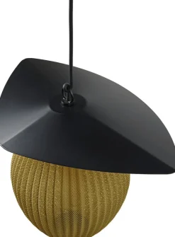 Suspension de jardin moutarde doré et base en métal noir 22 cm Satellite - Gubi