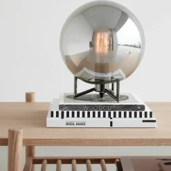 Table basse avec étagère à lattes en chêne clair - Hübsch