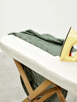 Table basse, console, table à repasser en chêne massif 130x38cm Cinderella - Design House Stockholm