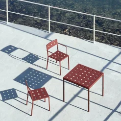 Table basse de jardin carrée en acier rouge Balcony - HAY