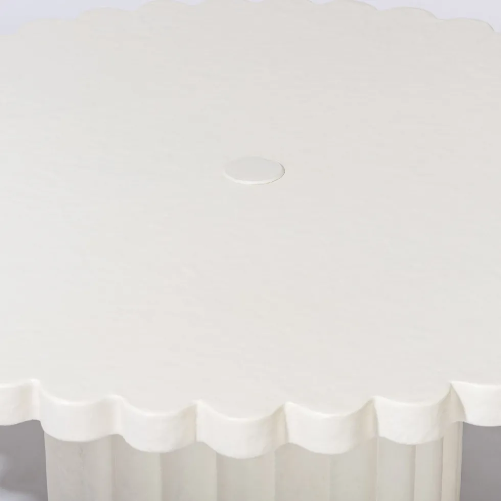 Table basse de jardin ronde en béton blanc antique 95cm Daisy - Business & Pleasure