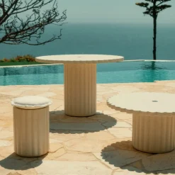 Table basse de jardin ronde en béton blanc antique 95cm Daisy - Business & Pleasure