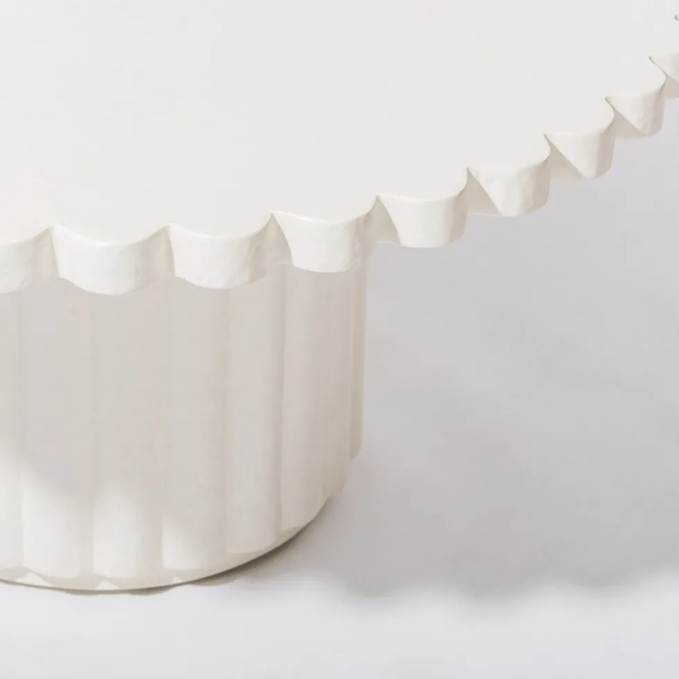 Table basse de jardin ronde en béton blanc antique 95cm Daisy - Business & Pleasure