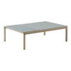 Table basse en grès bleu pâle wavy et chêne naturel 85 x 120 cm Couple - Muuto