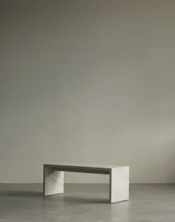 Table basse en marbre carrara 100 x 38 cm Plinth Bridge - Audo