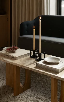 Table basse en marbre sable et piétement en chêne naturel 120 x 45 cm Androgyne lounge - Audo