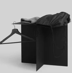Table basse en métal noir Oli - Custom Form