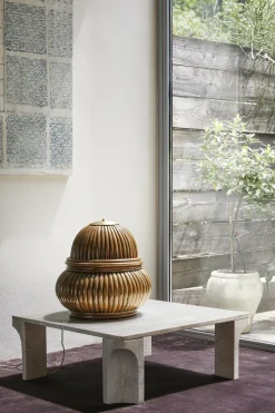 Table basse en pierre calcaire blanche 80x30 cm Doric - Gubi