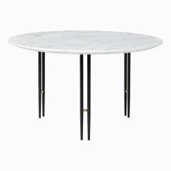 Table basse ronde en marbre blanc et base en laiton noire 70 cm IOI - Gubi