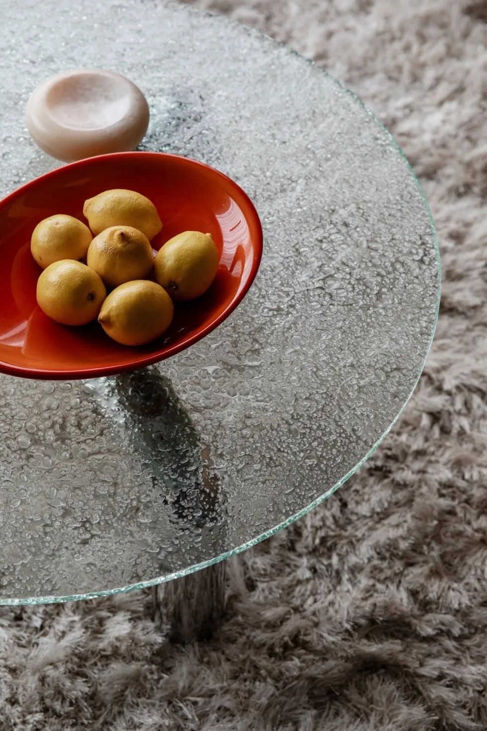 Table basse ronde en verre trempé et acier chromé 80cm Marly - Dutchbone