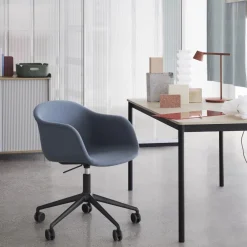 Table 140 cm en chêne piétement blanc Base - Muuto