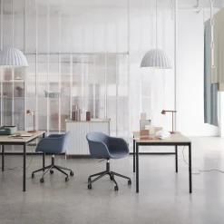 Table 140 cm en chêne piétement noir Base - Muuto